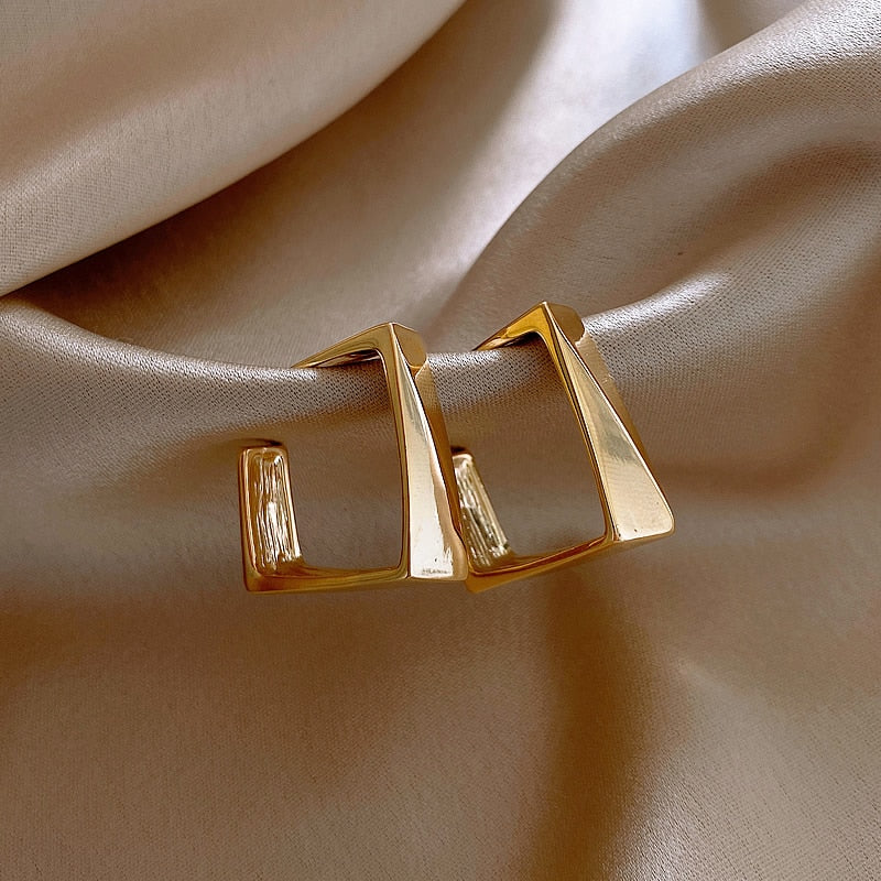 2023 Classic Copper Alloy Smooth Metal Hoop WOMEN Earrings